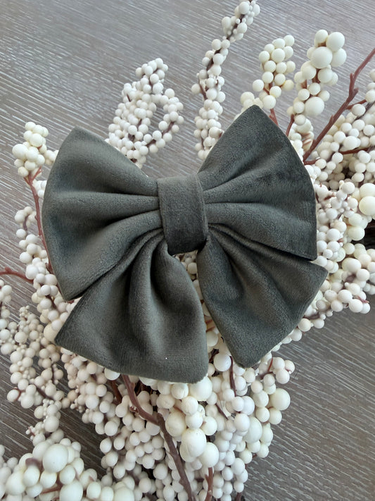 Moorland Muse Green Velvet Sailor Bow Tie