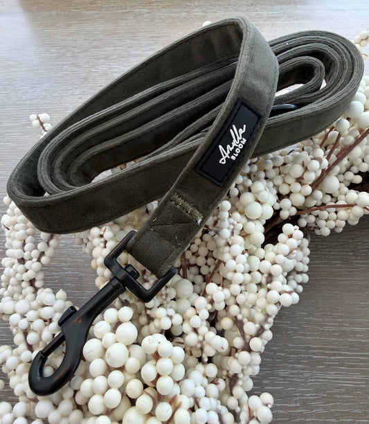 Moorland Muse Green Velvet Lead