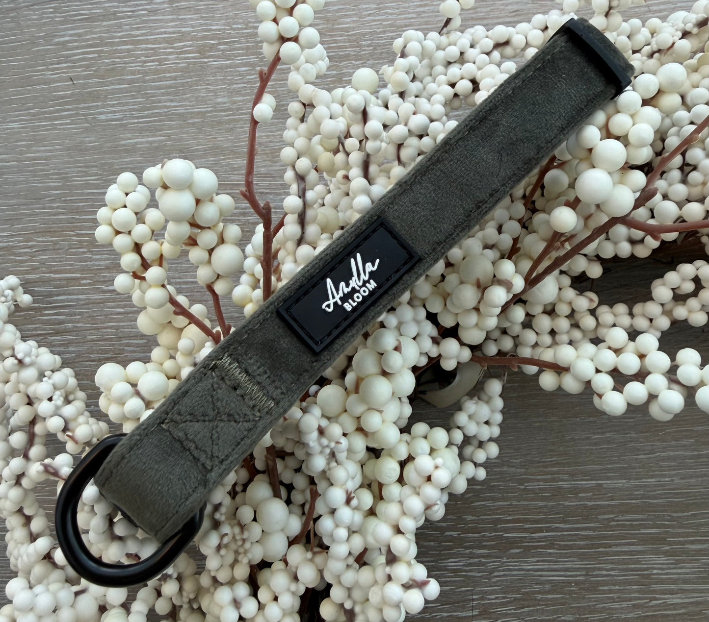 Moorland Muse Green Velvet Adjustable Collar