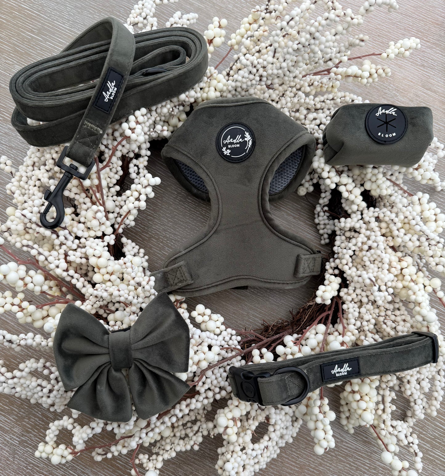 Moorland Muse Green Velvet Lead