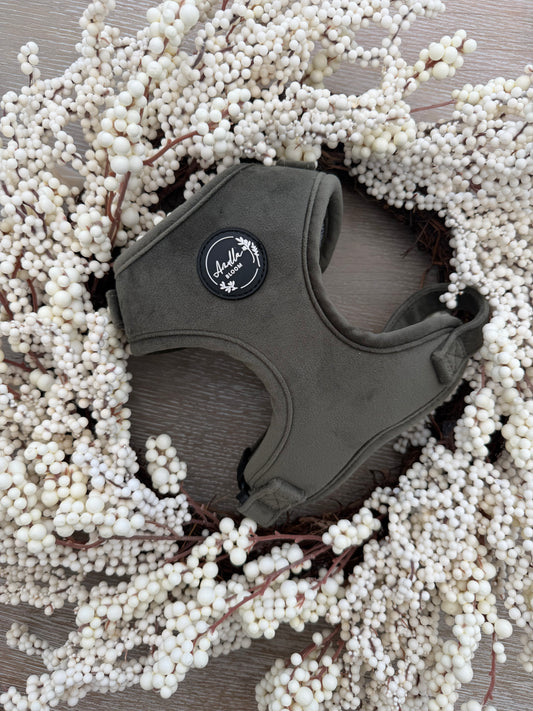 Moorland Muse Velvet Adjustable Neck Harness